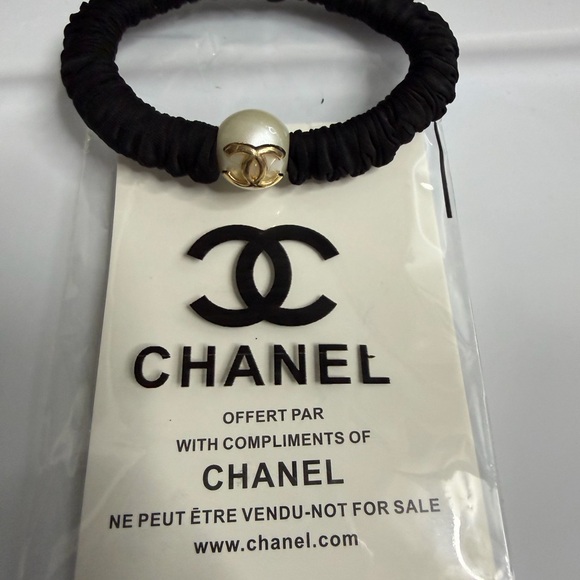 CHANEL Black Hair Accessory with Pearl Detail - Picture 2 of 2